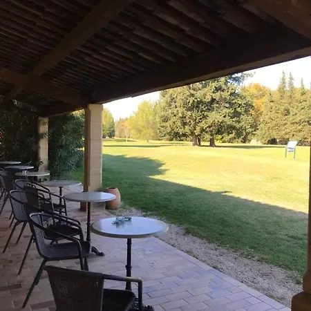 Golf Club D'uzes Bed & Breakfast *