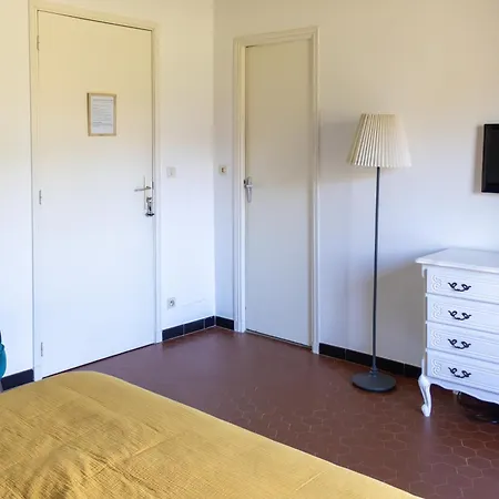Golf Club D'uzes Bed and Breakfast Uzès