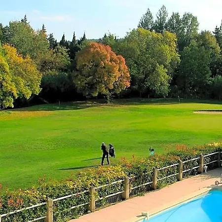 Golf Club D'uzes 住宿加早餐酒店