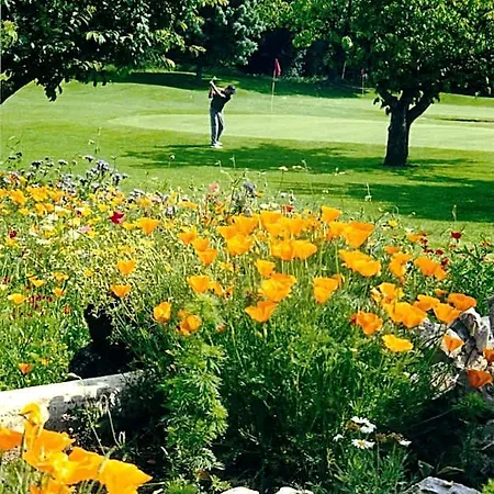 Golf Club D'uzes 住宿加早餐酒店 3*