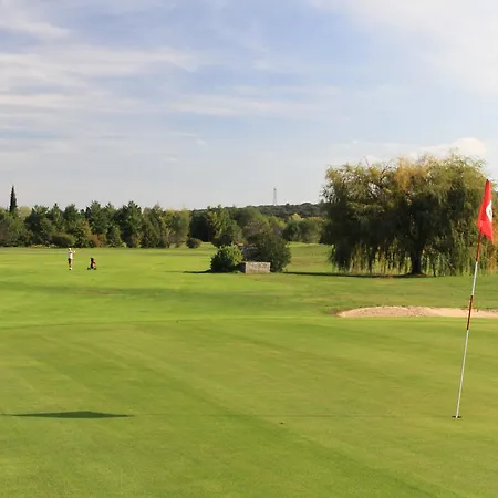 Golf Club D'uzes Bed and Breakfast Uzès