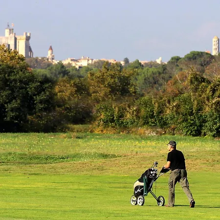 לינה וארוחת בוקר Golf Club D'uzes