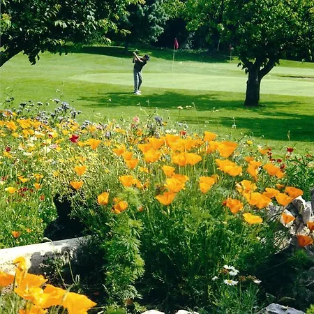 לינה וארוחת בוקר Golf Club D'uzes Uzès