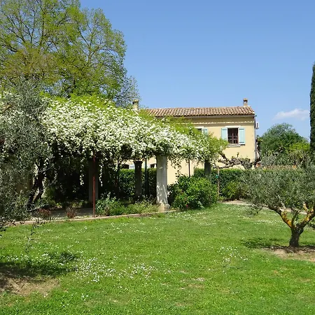 Golf Club D'uzes לינה וארוחת בוקר *